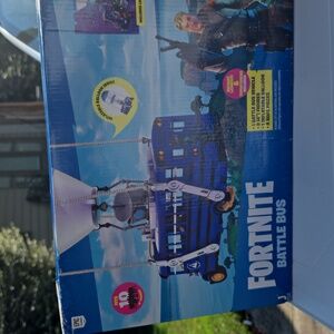Fortnite battle Bus Deluxe w 4 inch Jonesy and ExclusiveTomatohead (collector)